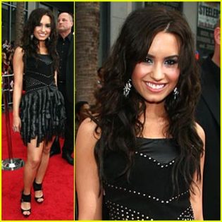 demi-lovato-hm-premiere - Demi Lovato at hannah montana premier