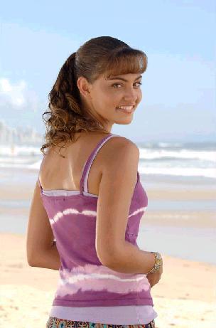 Phoebe_Tonkin_1237023865_1