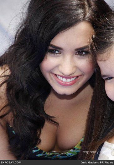 demi-lovato-oceans-los-angeles-premiere-K4CmQg