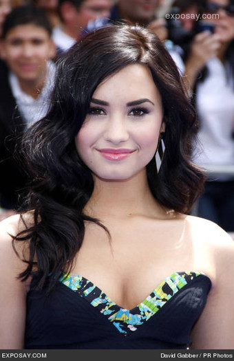 demi-lovato-oceans-los-angeles-premiere-R21vQZ