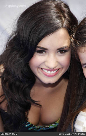 demi-lovato-oceans-los-angeles-premiere-SvxJim