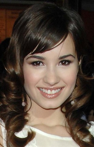 demi-lovato-twilight-4 - Demi Lovato at twilight premiere