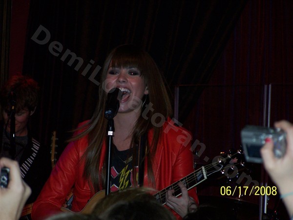 101_6615 - Demi Lovato Cleveland OH