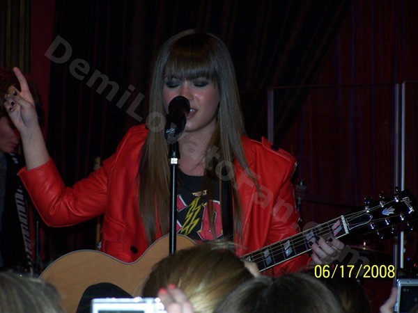 101_6616 - Demi Lovato Cleveland OH