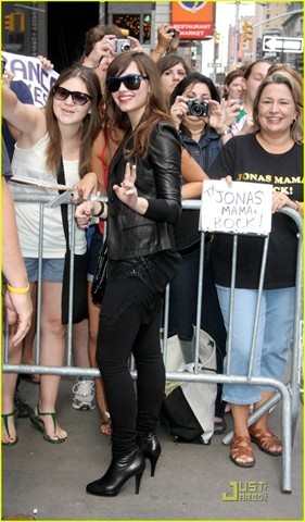 1 - Demi Lovato Leaving ABC Studios NYC