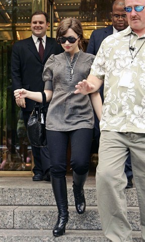 4 - Demi Lovato Leaving NYC Hotel