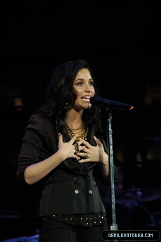 Demi-Lovato-At-Houston-Rodeo-demi-lovato-10859976-230-346