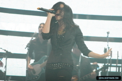Demi-Lovato-At-Houston-Rodeo-demi-lovato-10859986-400-266 - Demi Lovato live in Houston Rodeo
