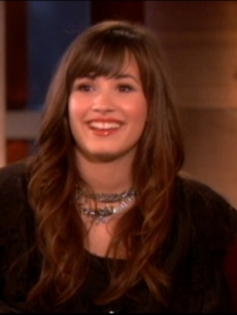 76221_demi-lovato-discusses-her-childhood-bullying-on-the-ellen-degeneres-show - demi lovato on ellen 2010