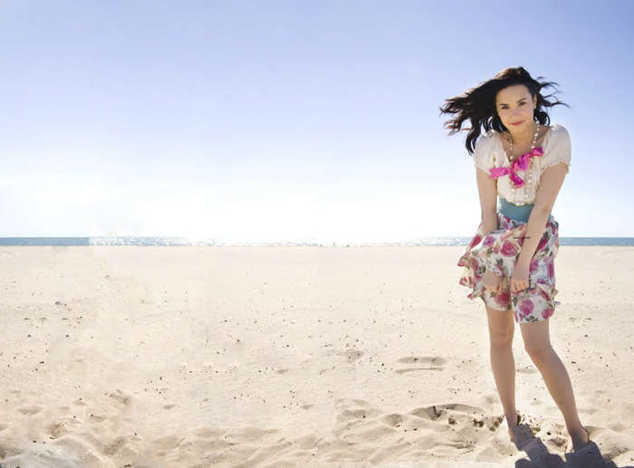 demibeach - Demi Lovato on the beach