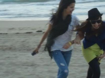 Selena-Demi-selena-gomez-and-demi-l - Demi Lovato on the beach