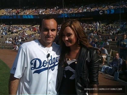 Demi-Lovato-july11th-Singing-the-National-Anthem-at-Dodgers-vs-Cubs-game-demi-lovato-13778949-400-30 - demi lovato singing the national anthem at dodgers vs clubs game
