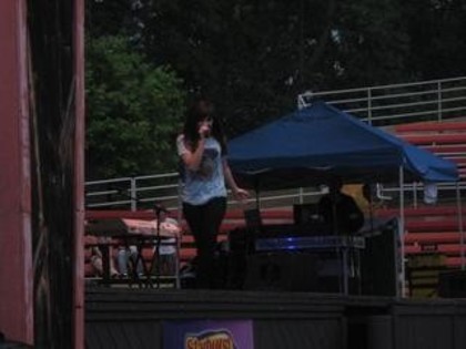 grtad%20(3) - Demi Lovato Six Flags Great Adventure NJ