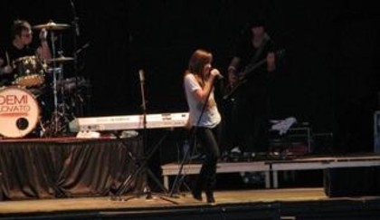 grtad%20(7) - Demi Lovato Six Flags Great Adventure NJ