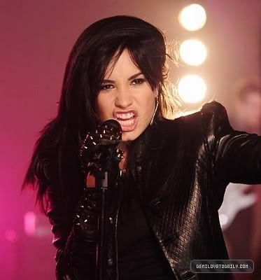 demi-lovato-Remember-December-de-3