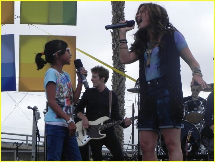 Demi-performing-in-San-Diego-California-demi-lovato-13380961-806-606 - Demi performing in San Diego California