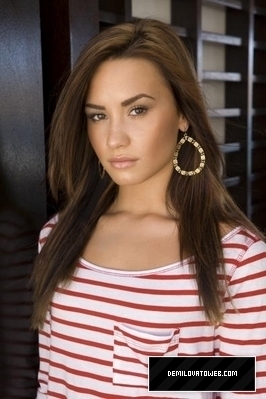 R-Reinsdorf-s-2010-photoshoot-demi-lovato-13380832-266-399 - Demi Reinsdorfs 2010 photoshoot