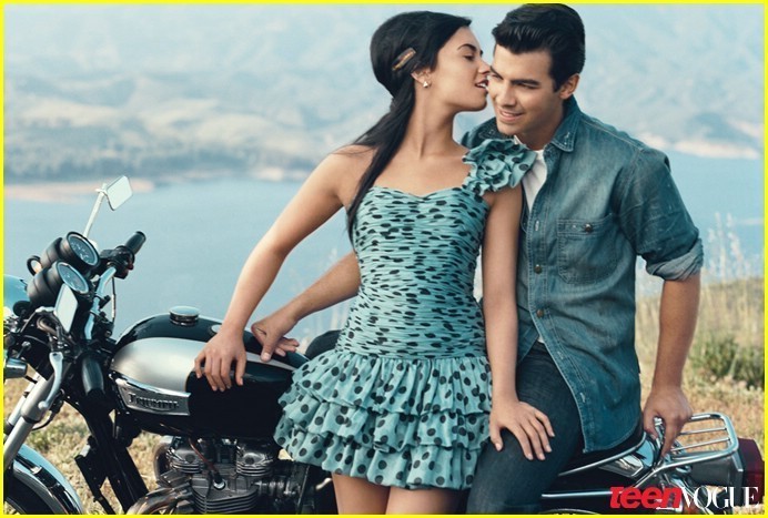 Joe-Jonas-Demi-Lovato-Cover-Teen-Vogue-demi-lovato-13395374-692-467 - Demi Lovato and Joe Jonas Cover Teen Vogue