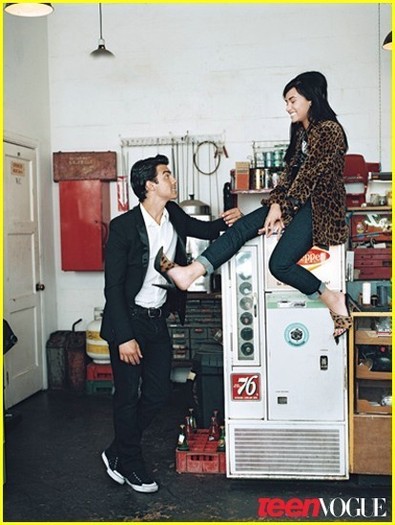 Joe-Jonas-Demi-Lovato-Cover-Teen-Vogue-demi-lovato-13395377-414-550 - Demi Lovato and Joe Jonas Cover Teen Vogue