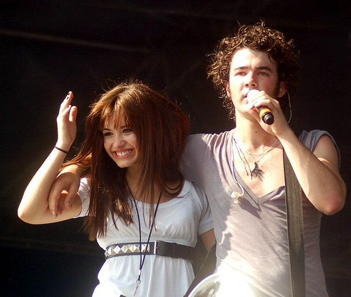 2441101661_5137a0fa04 - demi lovato and jonas brothers