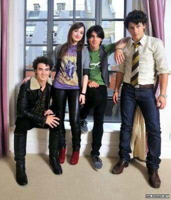 demilovatojonasbrothers-1 - demi lovato and jonas brothers