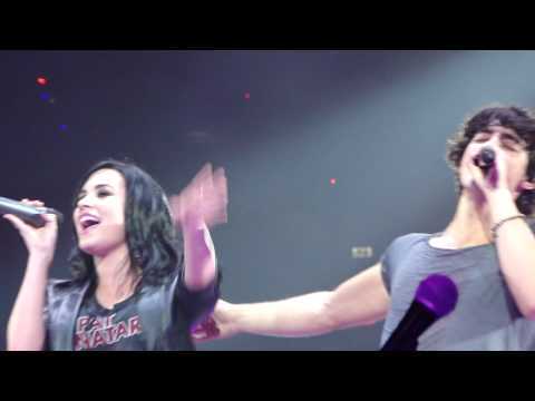 0 - Jonas Brothers Announce World Tour With Demi Lovato