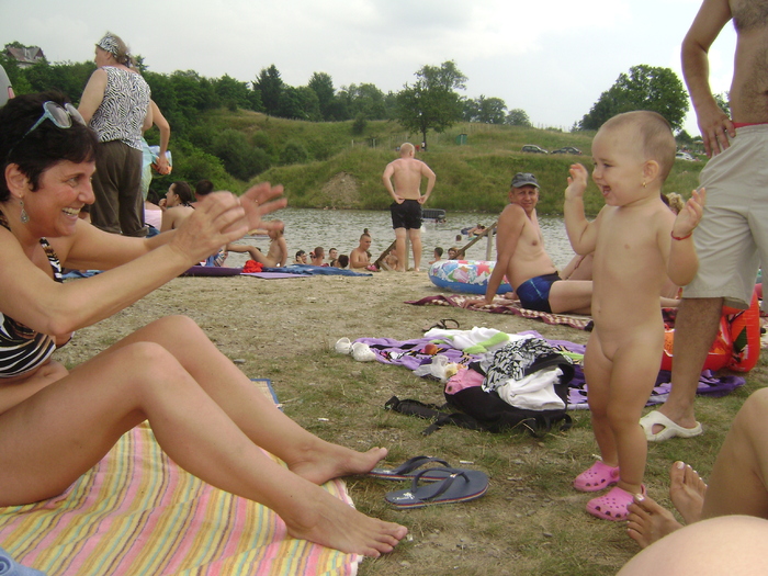 ne spargem in figuri...amandoua