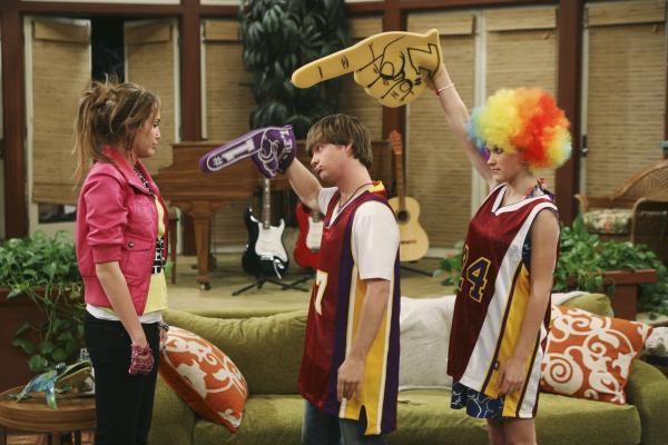 normal_3x25CantGetHome05 - 0 Hannah Montana Season 3 Promotional Stills 3 25 Can t Get Home To You Girl