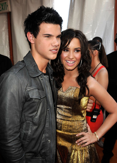 Nickelodeon+22nd+Annual+Kids+Choice+Awards+21X8bY51psAl - Demi Lovato and Taylor Lautner