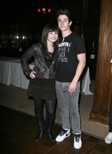 tumblr_ku1apalRRN1qan48to1_400 - Demi Lovato and David Henrie