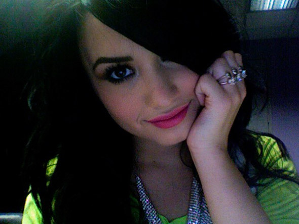 Demi-Lovato-Twitter-01