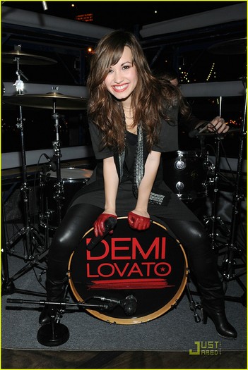 demi-lovato-get-back-music-video-01