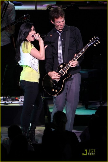 demi-lovato-omaha-concert-01