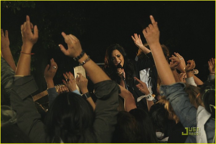 demi-lovato-wtk-dream-shoot-01 - Demi Lovato live in concert