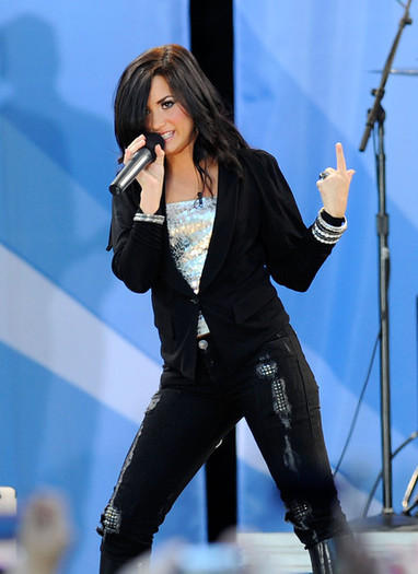 Jonas+Brothers+Demi+Lovato+Perform+ABC+Good+gvswxLBB5zzl - Demi Lovato live in concert