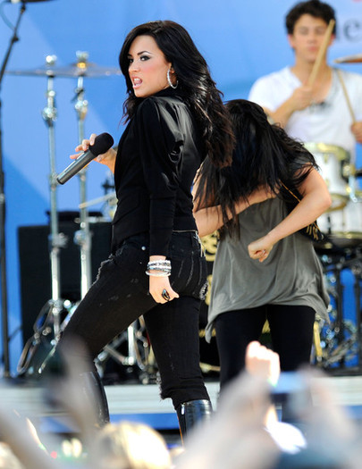 Jonas+Brothers+Demi+Lovato+Perform+ABC+Good+rtmeD7nTnPbl - Demi Lovato live in concert