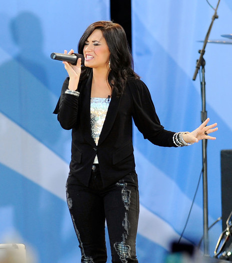 Jonas+Brothers+Demi+Lovato+Perform+ABC+Good+XnjY1PW8d9Jl - Demi Lovato live in concert