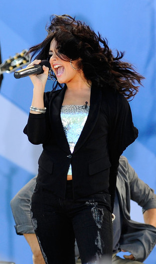 Jonas+Brothers+Demi+Lovato+Perform+ABC+Good+YggFE7hDjzPl - Demi Lovato live in concert