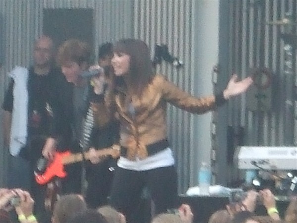 sixflgs%20(6) - Demi Lovato live in concert