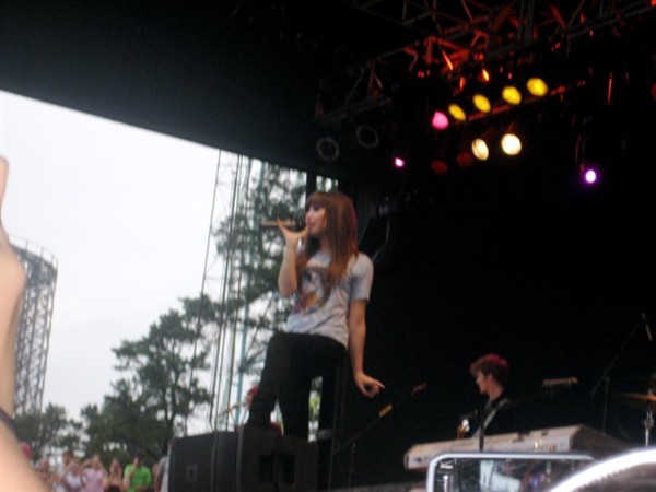 grtad%20(2 - Demi Lovato live in concert