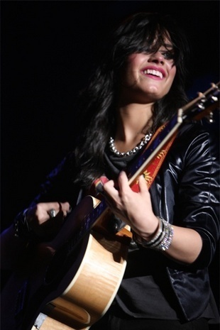 demi-concert-pics-demi-lovato-7900957-310-465 - Demi Lovato live in concert