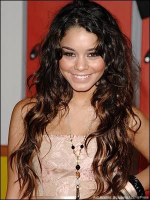 9 poze cu Vanessa Hudgens - Plata pentru HotelStarVedete