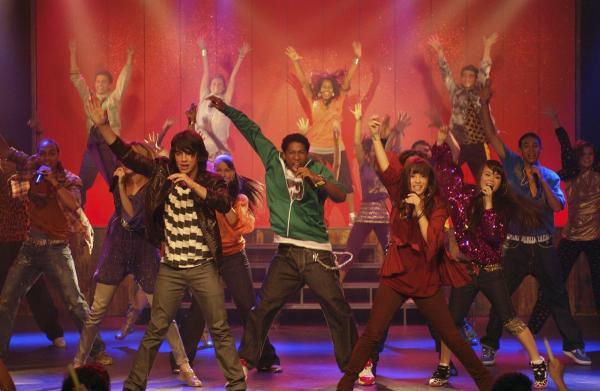 Demi_Lovato_1244900632_2 - demi lovato
