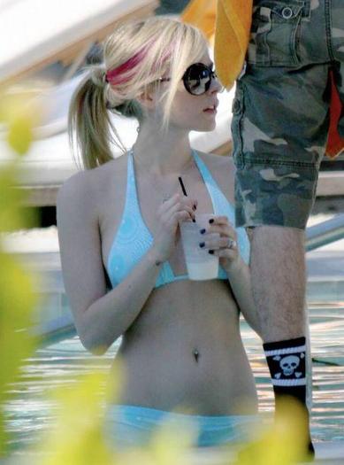 Avril_Lavigne_1258790456_4 - avril lavigne