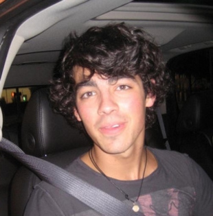 4107493594_f81e21cd31 - Joe Jonas