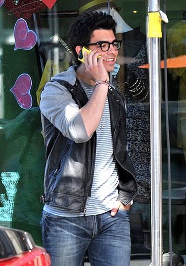 joe_jonas_chasing_butterflies_set_filming_01