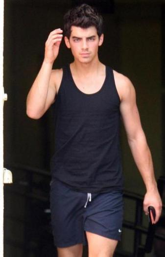 joe-jonas-sexy-haircut-picture_1