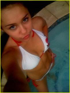 HM-Miley-Bikini