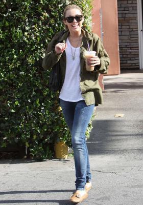 normal_010 - 0 Appearances And Events Candids At Coffee Bean in Toluca Lake May 23 2010