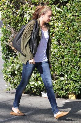 normal_005 - 0 Appearances And Events Candids At Coffee Bean in Toluca Lake May 23 2010